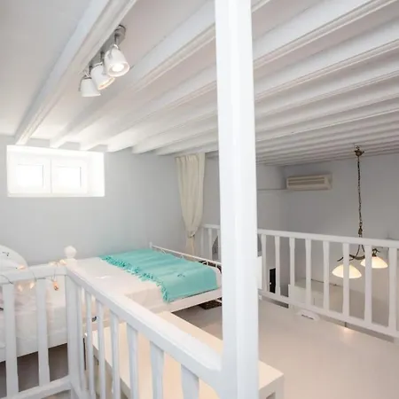 Traditional Split Level House In Semesterbostad