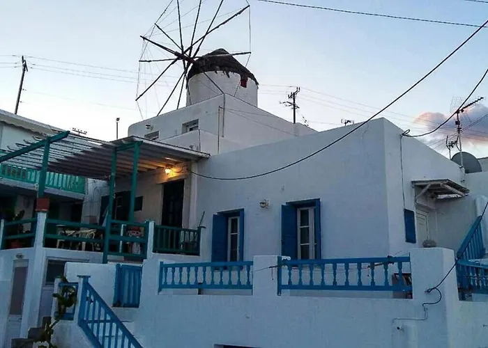 Hébergement de vacances Traditional Split Level House In *